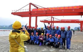 柳州港阳和作业区12月27日开埠，货物吊装作业正式启动