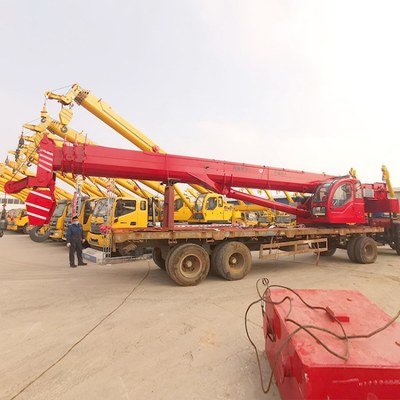 港口货物吊装利器 25吨船吊与码头小型吊机的专业搬运服务