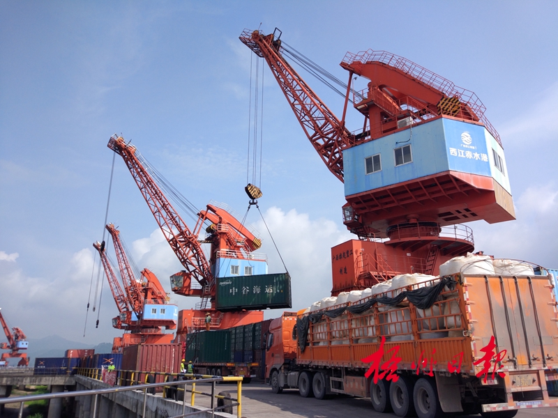 赤水码头装卸忙 高效搬运服务支撑物流动脉